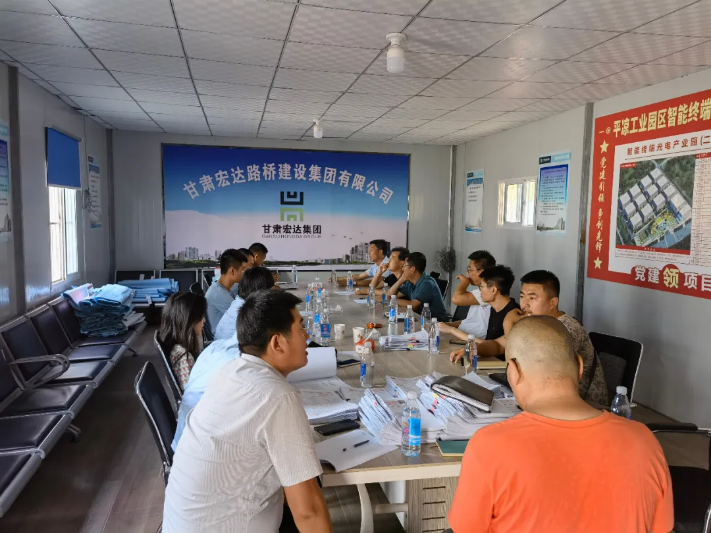 泓源公司組織開展中小企業(yè)孵化基地項目（二期）廠房及室外配套工程竣工驗(yàn)收(圖2)